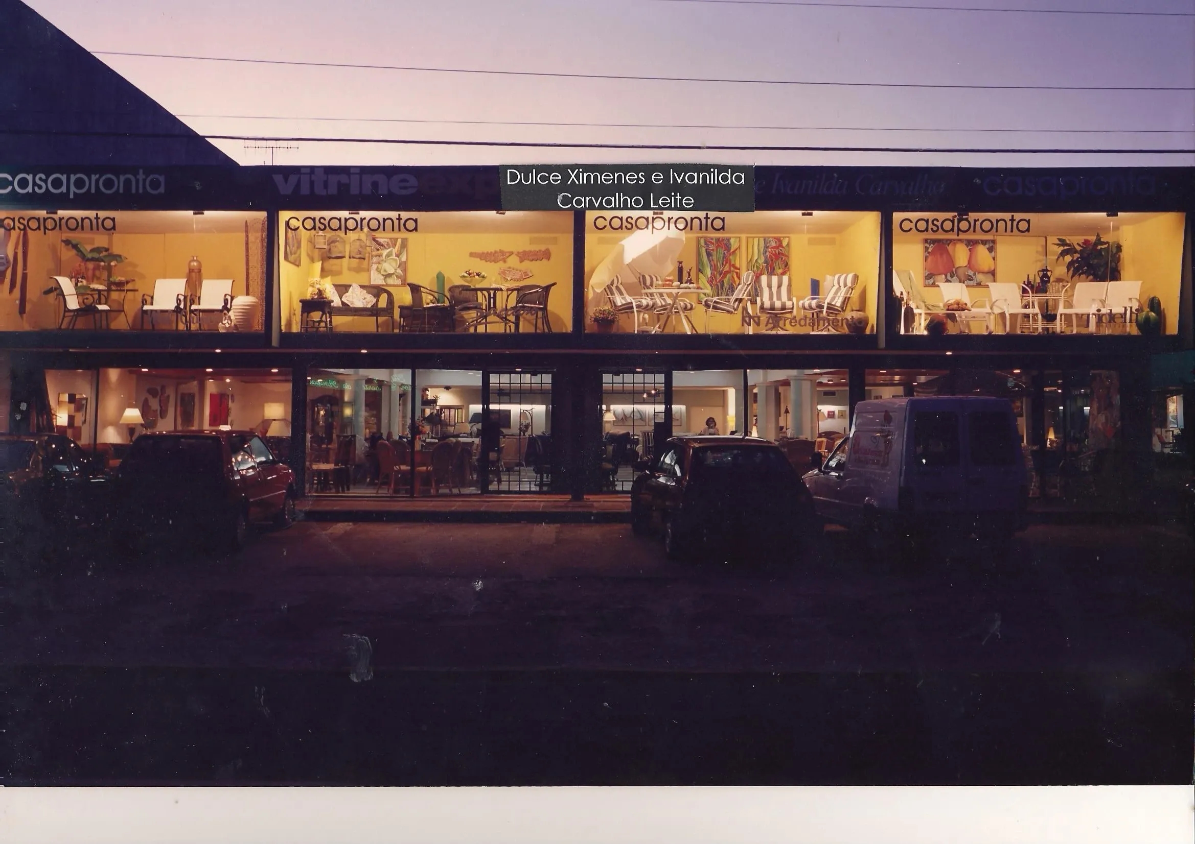 Vitrine 1997 assinada por Dulce Ximenes