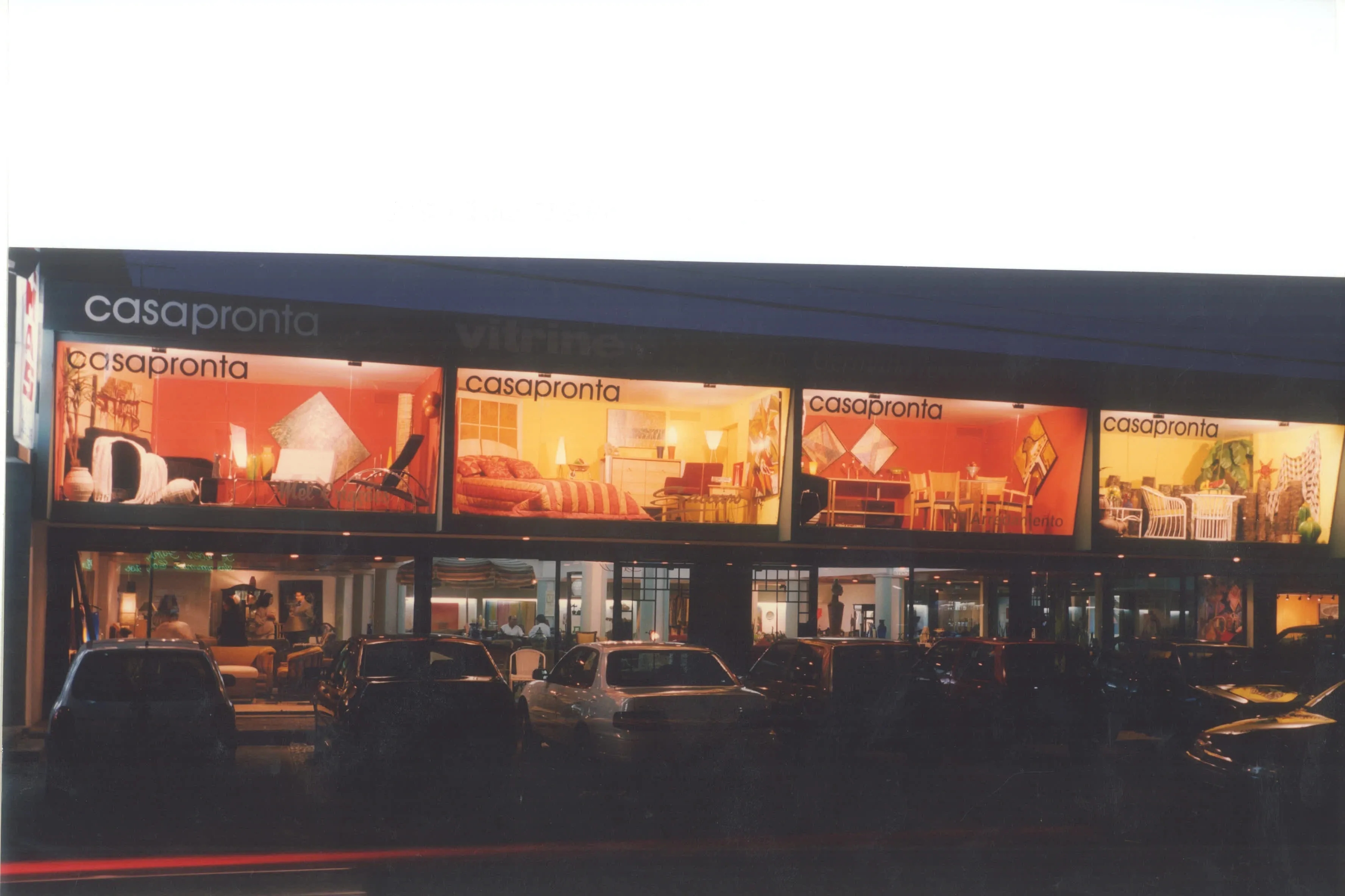 Vitrine 1997 assinada por Germana Terceiro Neto
