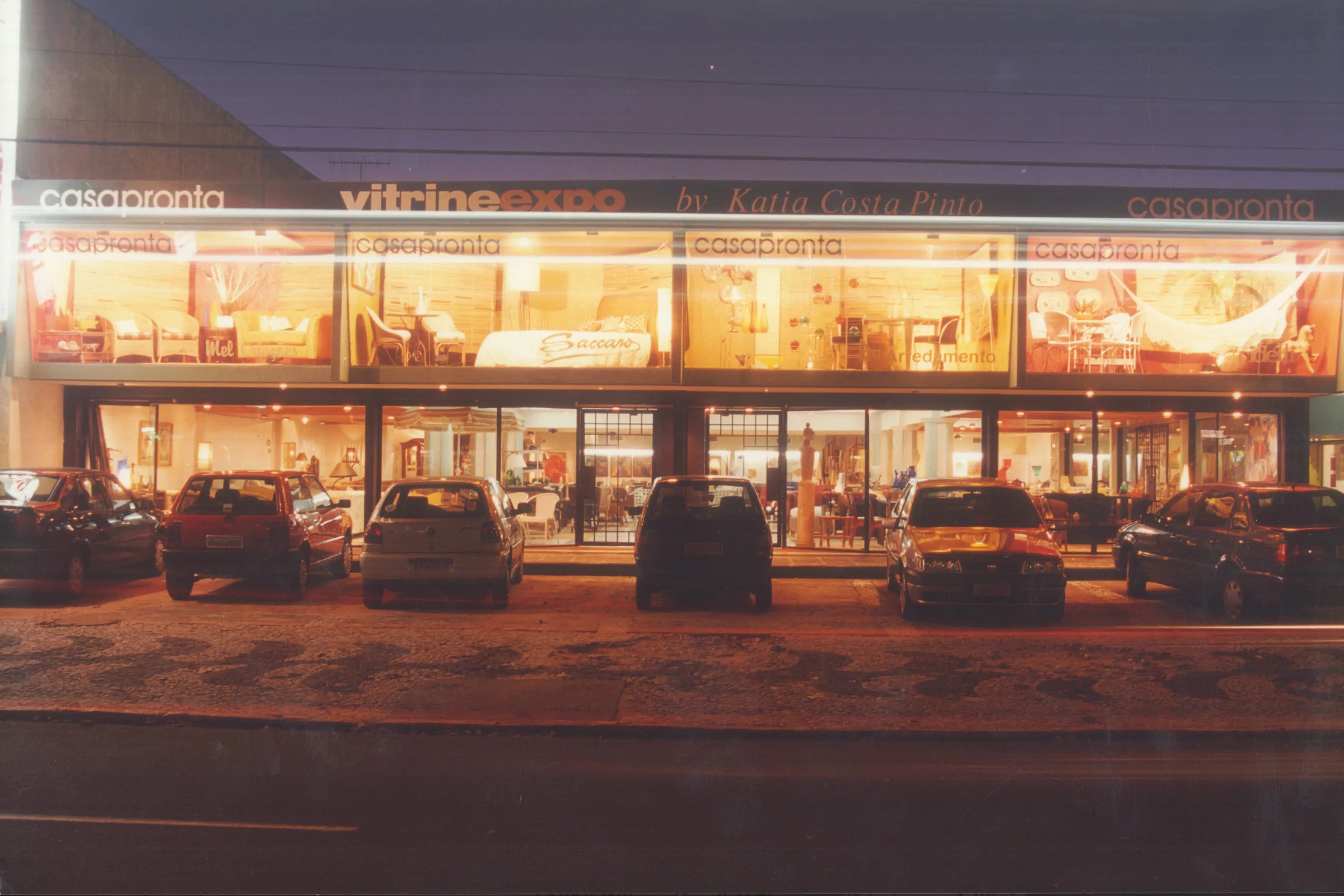 Vitrine 1997 assinada por Katia Costa