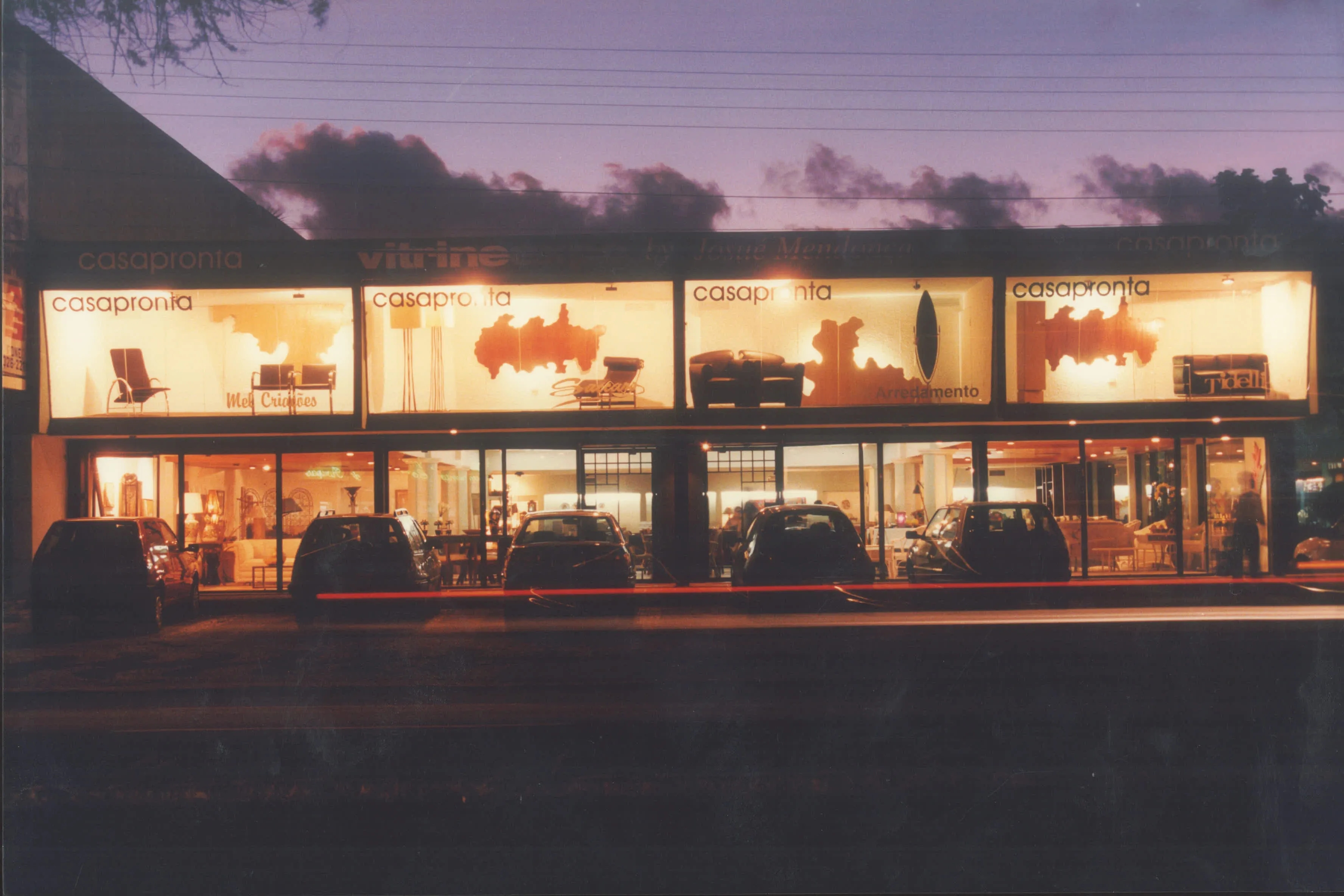 Vitrine 1998 assinada por Josue Mendonca
